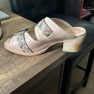 Free Bird never worn sandals